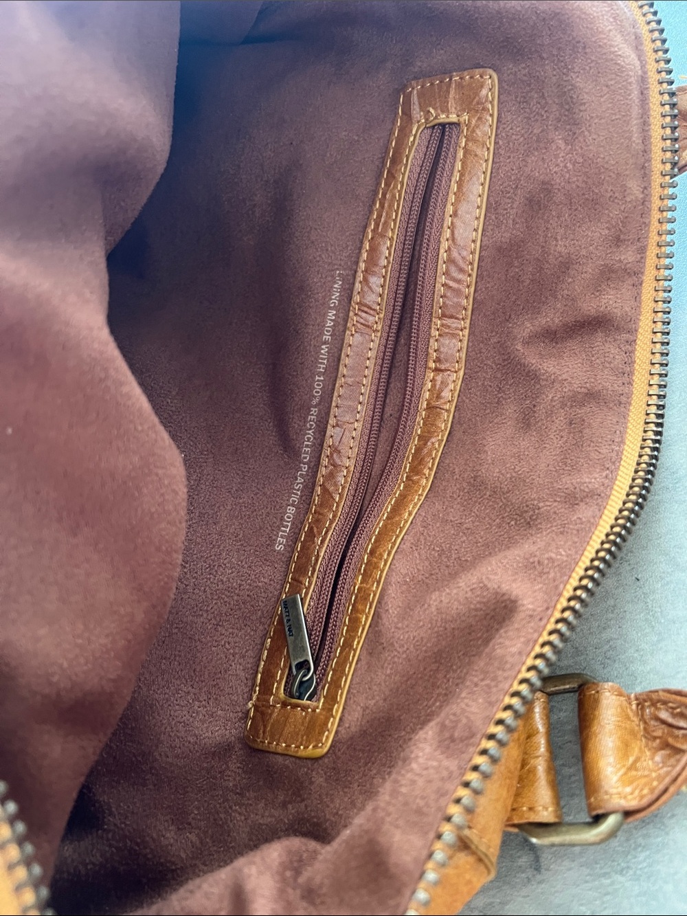 WoMen's Classic Messenger Bag in yellow Tan - Picture 7 of 11